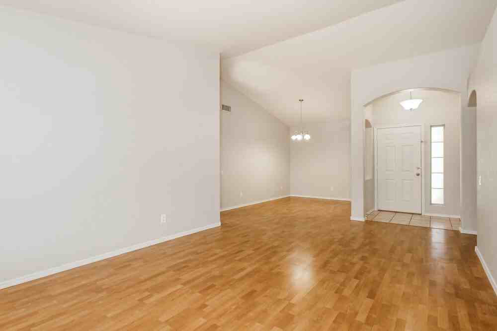 6402 W Potter Dr - Photo 4 of 16