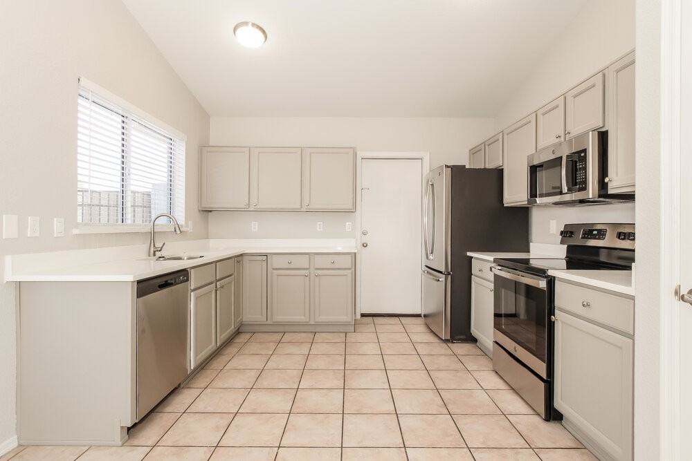 6402 W Potter Dr - Photo 7 of 16