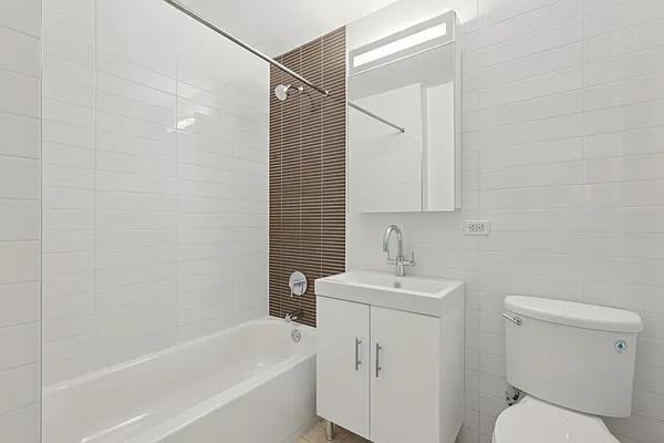 Exchange Pl #3905 - Photo 4 of 14