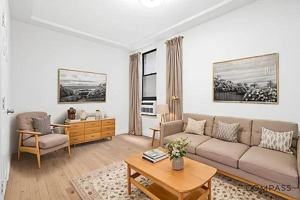 featured image of Fulton St #4E