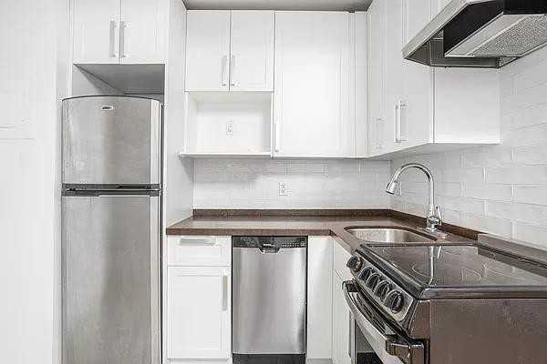 Fulton St #4E - Photo 3 of 4