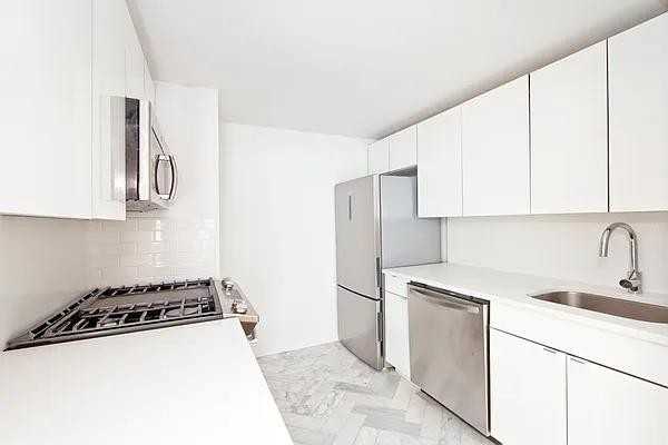 E 8th St #4E - Photo 5 of 20