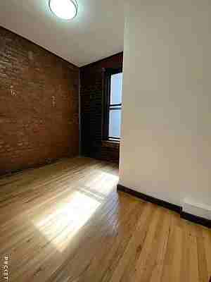 E 14th St #4 - Photo 5 of 20