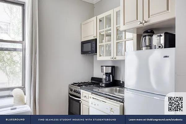 E 13th St #9 - Photo 6 of 20