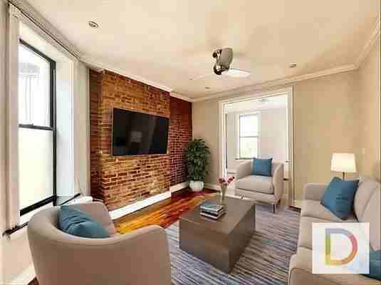 E 5th St #E2 - Photo 6 of 20