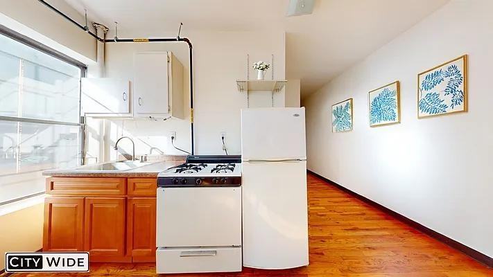 E 14th St #21 - Photo 4 of 15