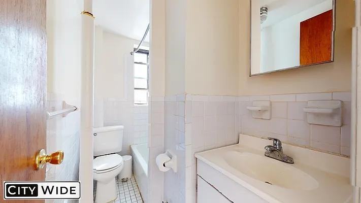 E 14th St #21 - Photo 5 of 15