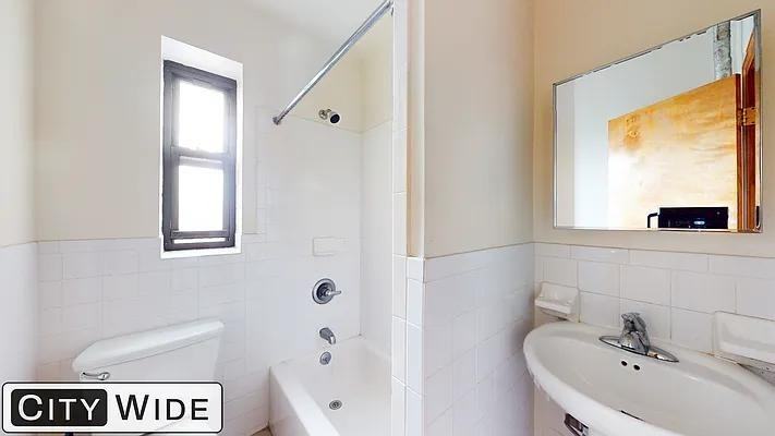 E 14th St #34 - Photo 5 of 13