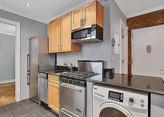 E 13th St #4C - Photo 6 of 19