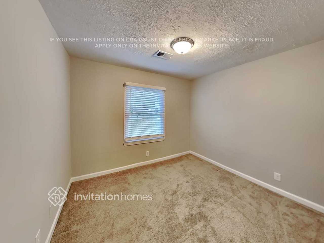 300 Banberry Dr Se - Photo 3 of 17