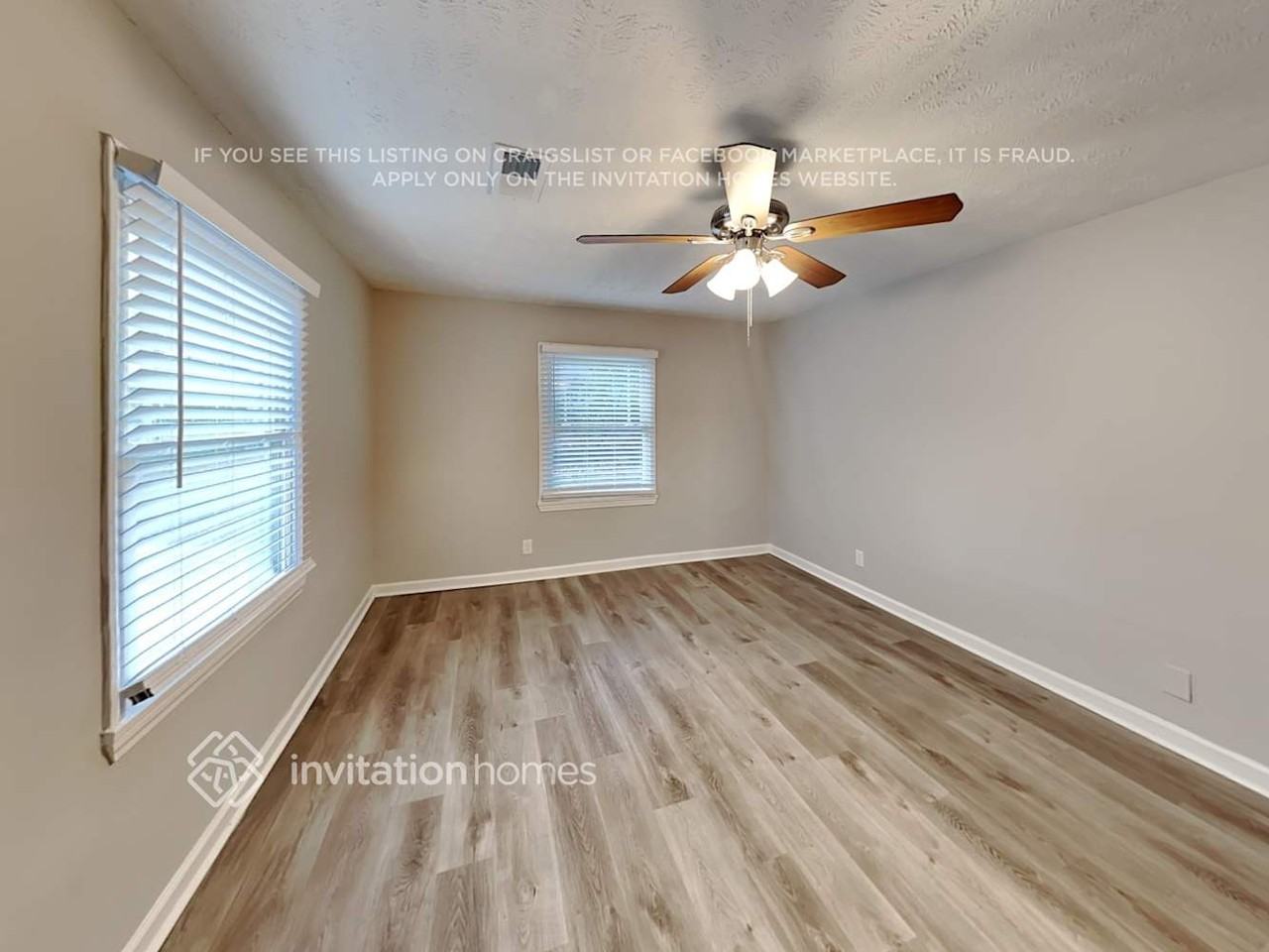 300 Banberry Dr Se - Photo 3 of 17