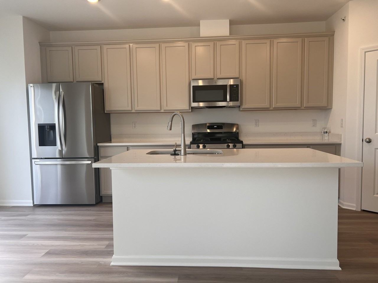 302 Kingsport Dr Unit 302 #302 - Photo 4 of 25