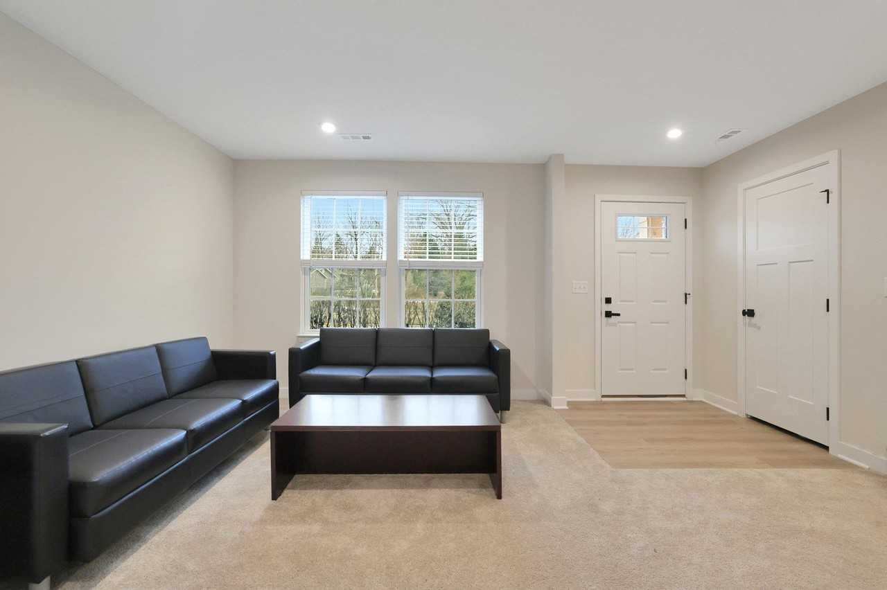 155 Canterbury Way - Photo 3 of 21