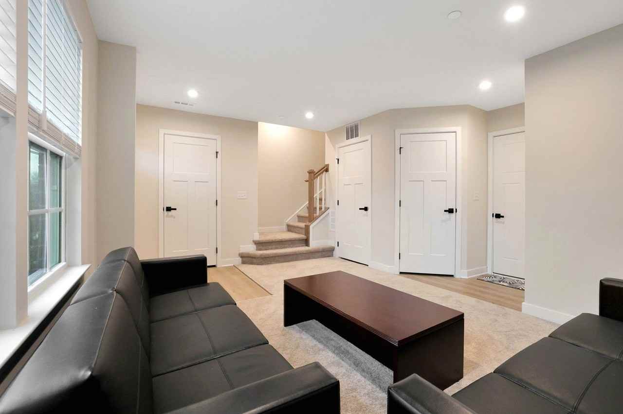 155 Canterbury Way - Photo 4 of 21