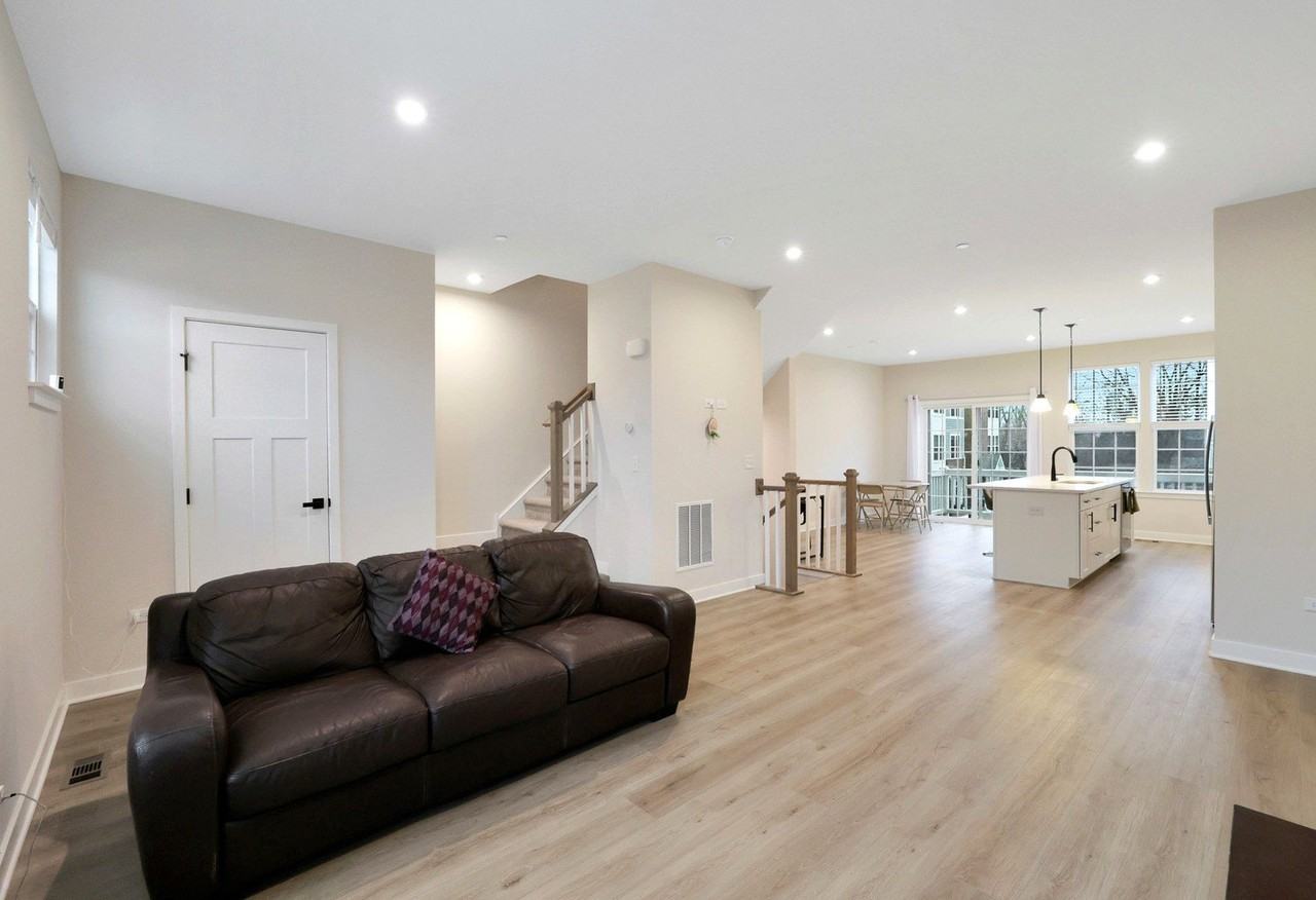 155 Canterbury Way - Photo 6 of 21