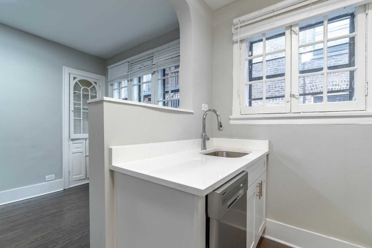 7422 N Damen Ave Apt 2g #2G - Photo 5 of 22