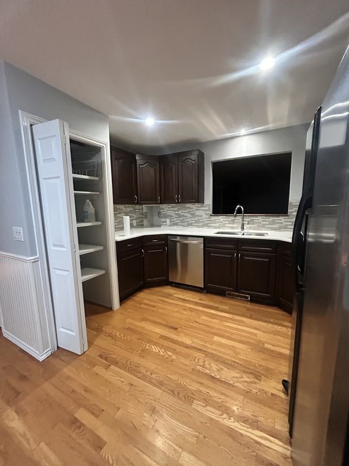 7853 26 Ave Nw #MAIN - Photo 6 of 19