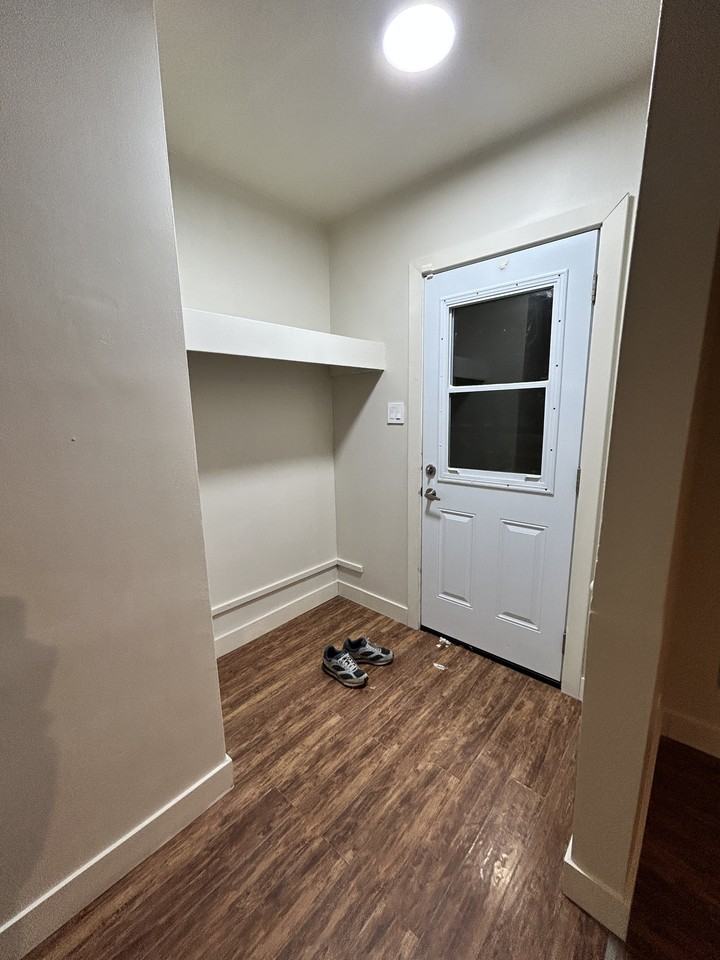 9837 68 Ave Nw #MAIN - Photo 2 of 12