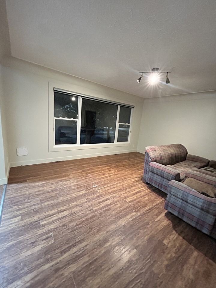 9837 68 Ave Nw #MAIN - Photo 4 of 12