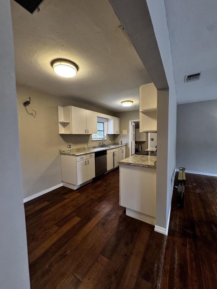 1609 N K St - Photo 3 of 24