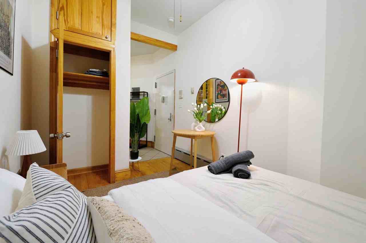 301 E 63rd St #1323987P - Photo 5 of 17