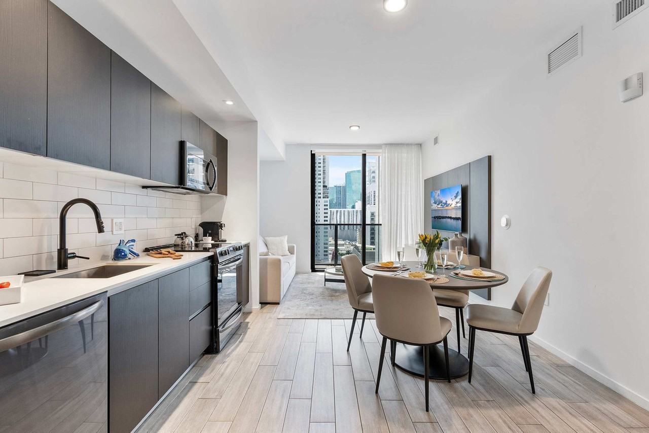 398 Northeast 5th Street - Photo 4 of 30