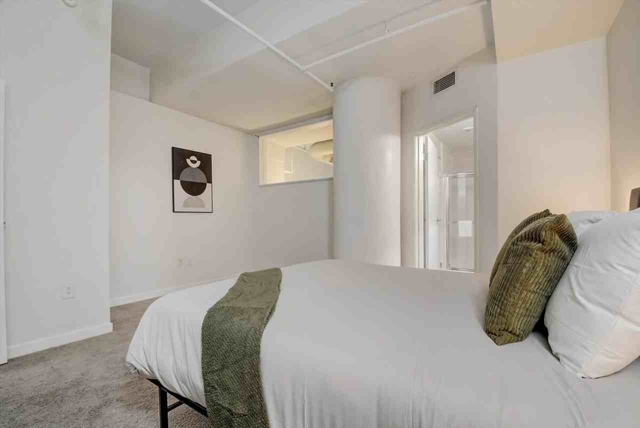 50 N Illinois St #1014584P - Photo 5 of 37