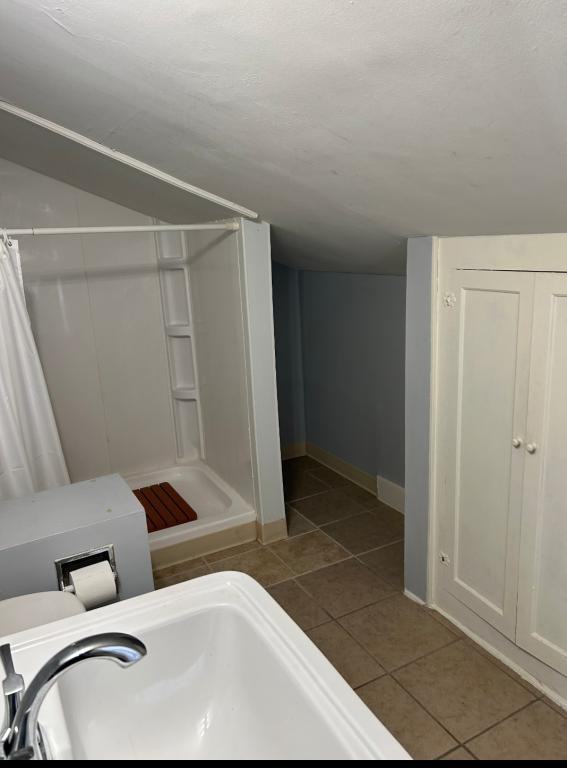 604 1/2 Douglas St #2 - Photo 5 of 7