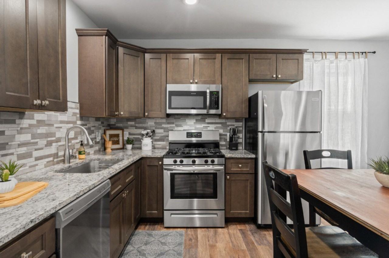 346 Admiral St #1373619P - Photo 2 of 14