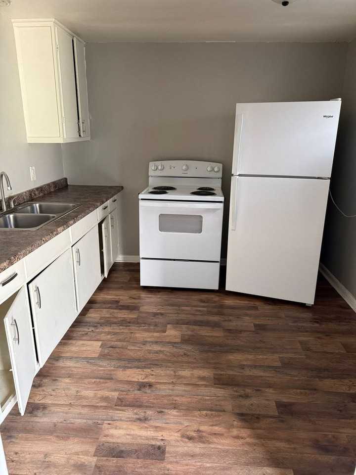 4265 Woodlawn St #A - Photo 2 of 16