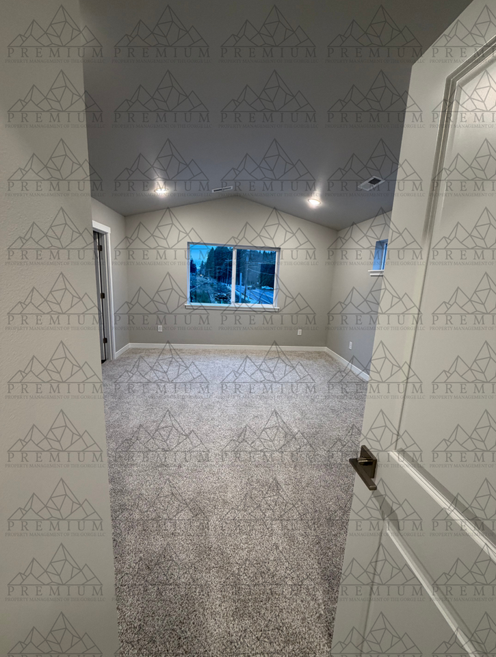 1038 Se Warco Dr - Photo 3 of 29