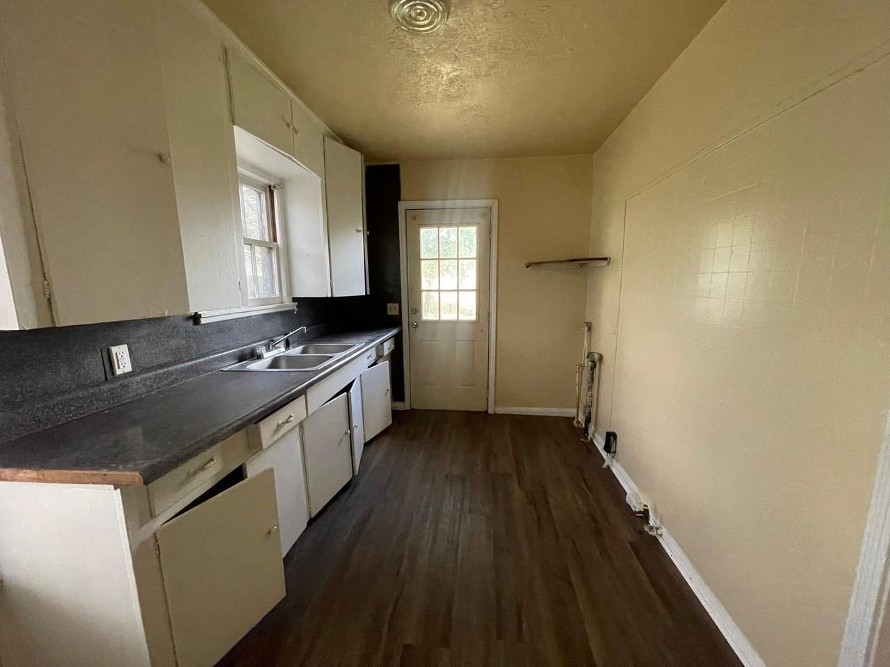 5345 E Parkway Dr - Photo 2 of 7