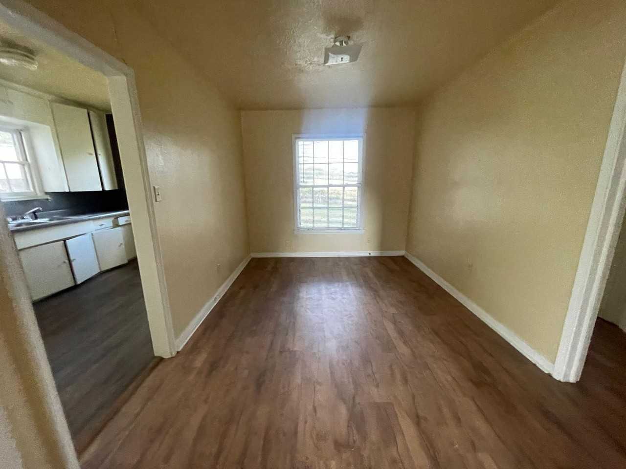 5345 E Parkway Dr - Photo 3 of 7