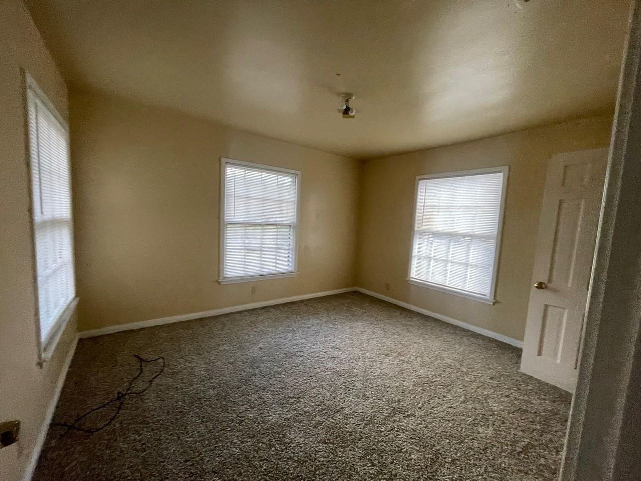 5345 E Parkway Dr - Photo 5 of 7