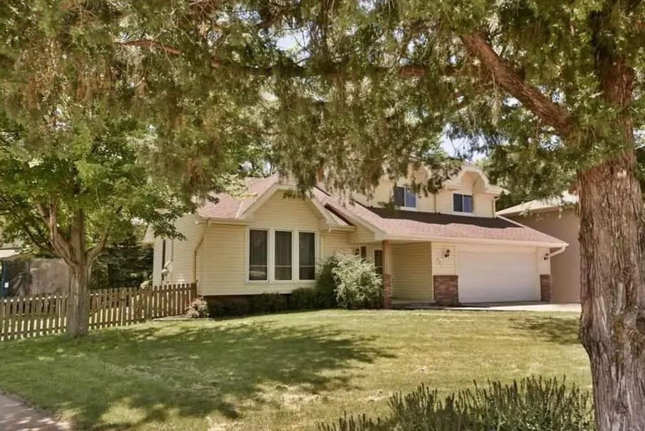 201 W Gold Coast Rd - Photo 2 of 27