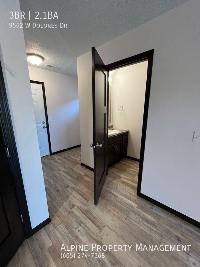 9562 W Dolores Dr - Photo 5 of 26