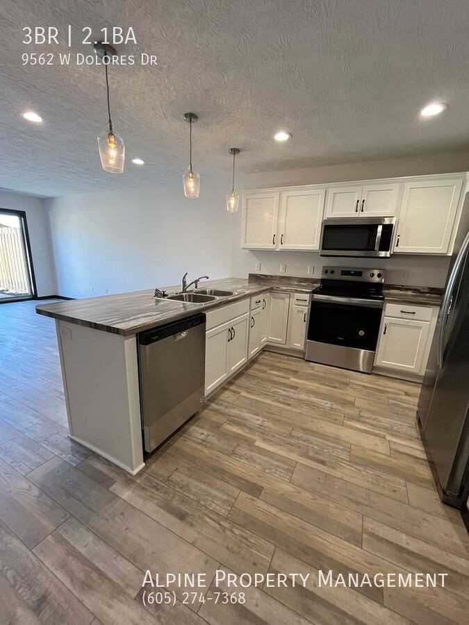 9562 W Dolores Dr - Photo 7 of 26