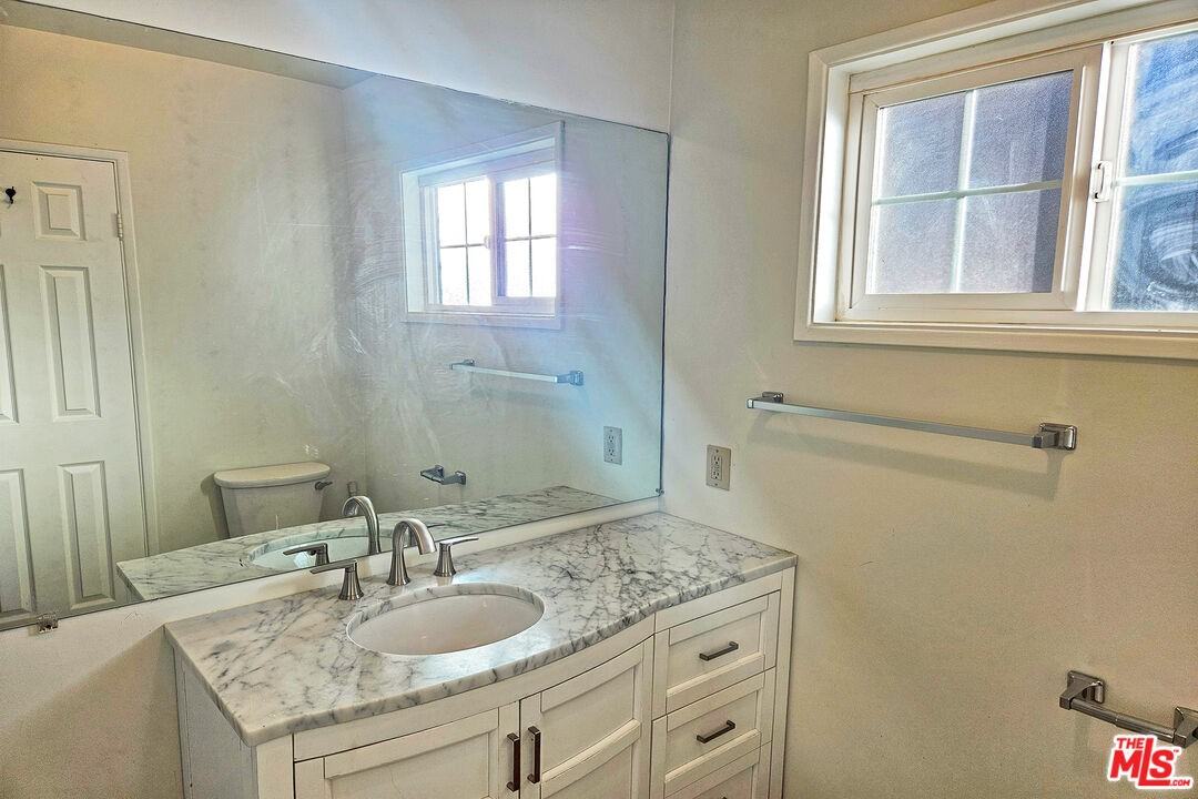 9966 Glencrest Cir #9966 - Photo 6 of 44