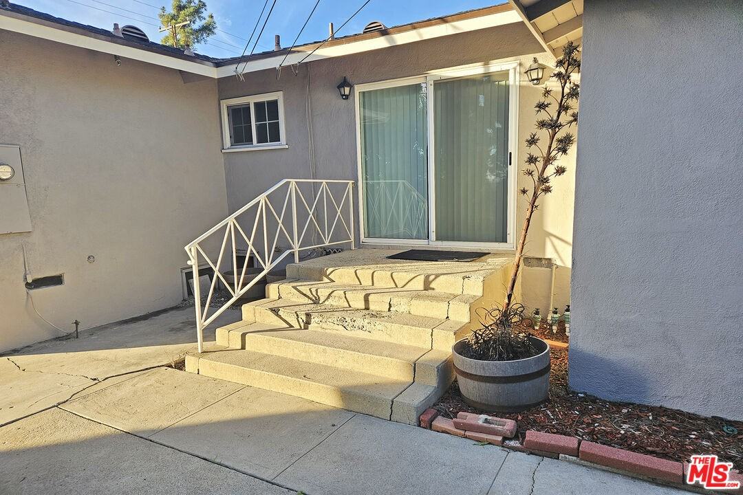 9966 Glencrest Cir #9966 - Photo 7 of 44