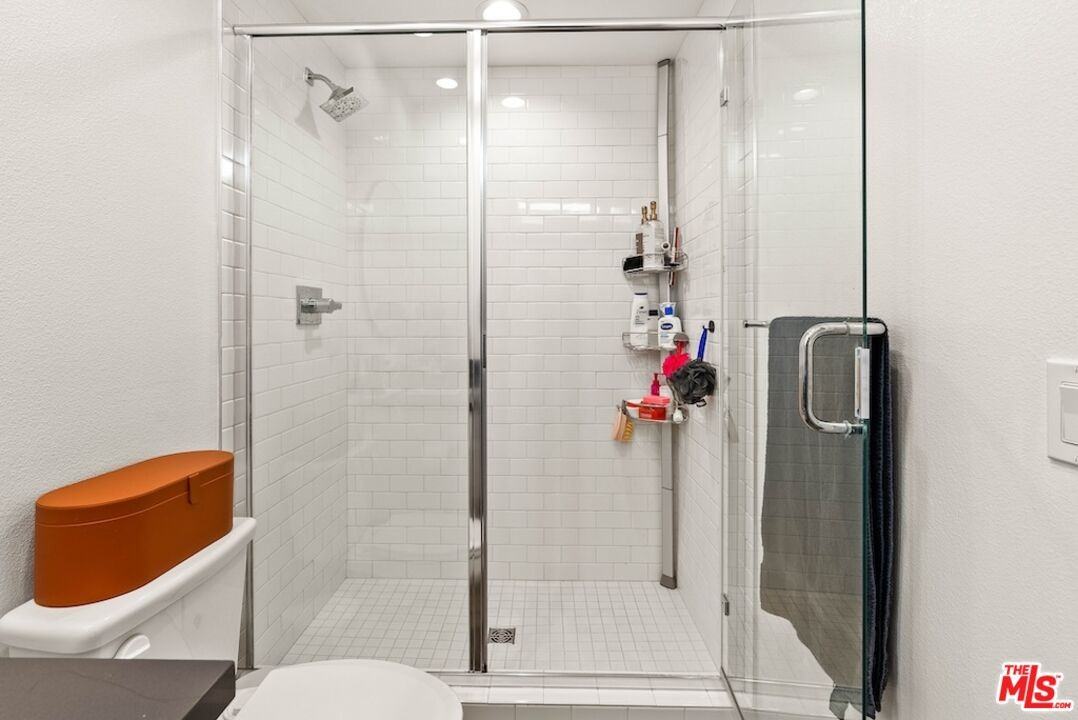 3034 1/4 N Coolidge Ave #3034 - Photo 2 of 23