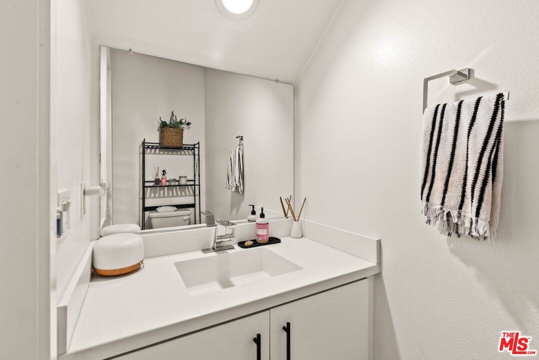 3034 1/4 N Coolidge Ave #3034 - Photo 6 of 23