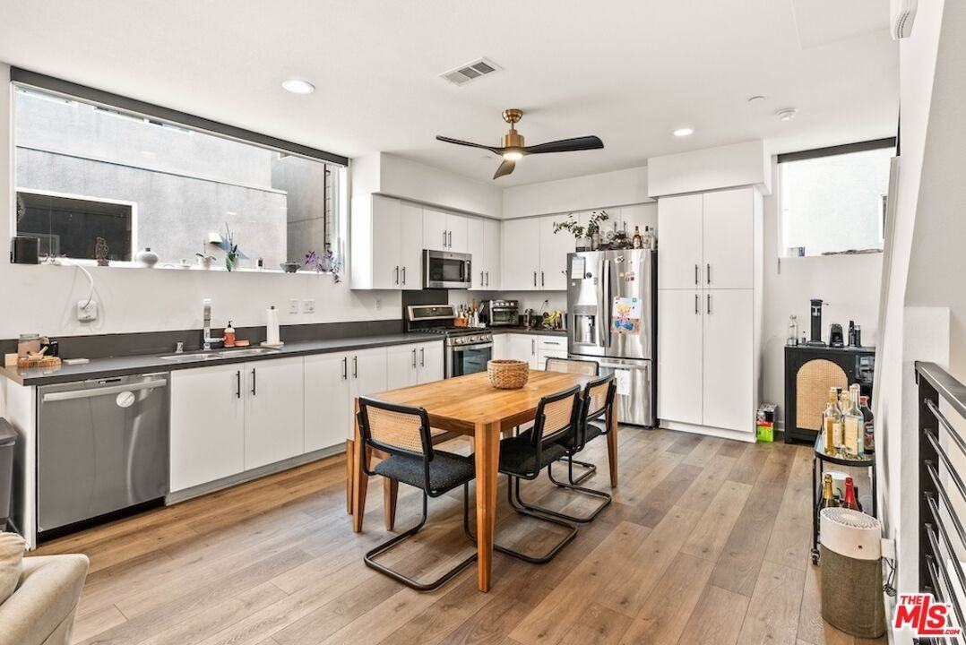 3034 1/4 N Coolidge Ave #3034 - Photo 7 of 23