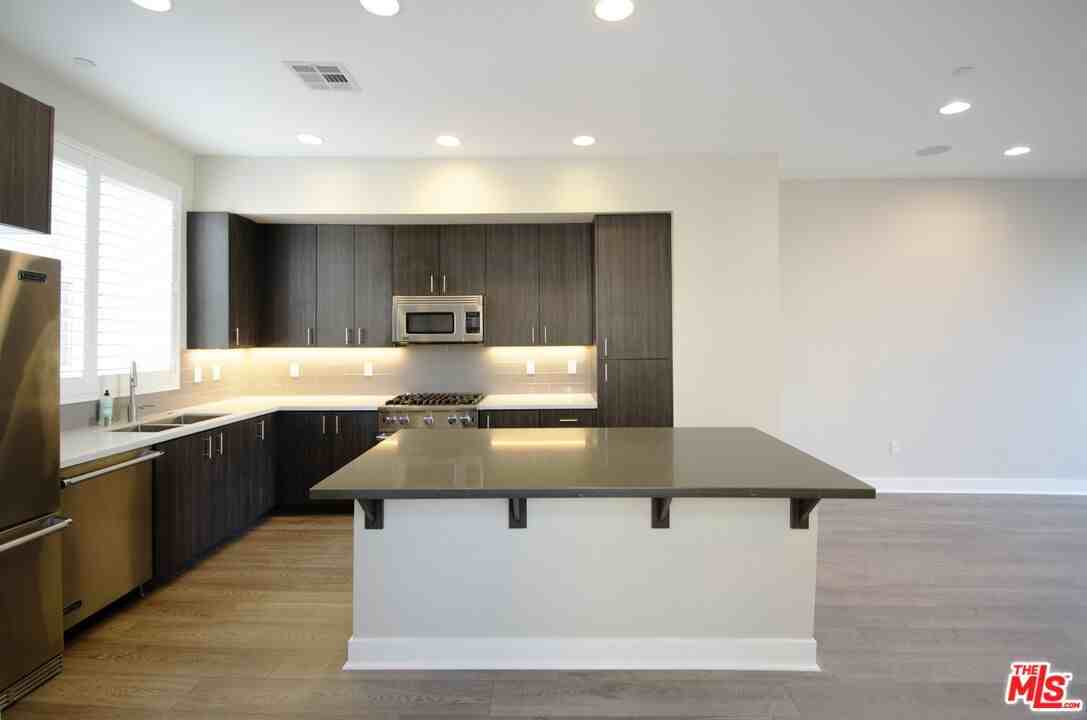 2753 Waverly Dr #2753-806 - Photo 2 of 25