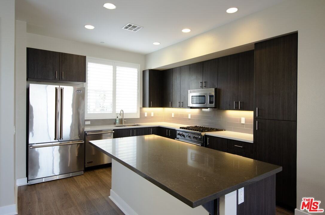 2753 Waverly Dr #2753-806 - Photo 3 of 25