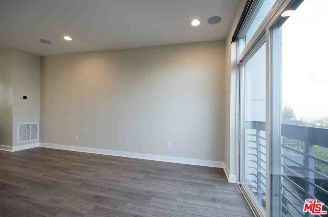 2753 Waverly Dr #2753-806 - Photo 7 of 25