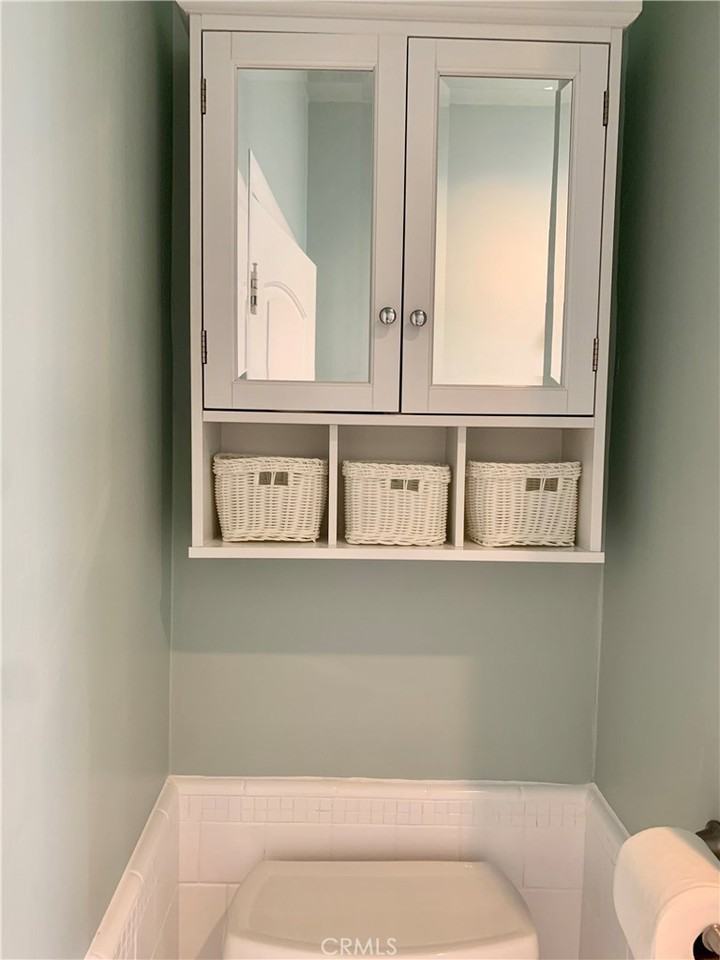 305 Roycroft Ave #305 - Photo 3 of 19