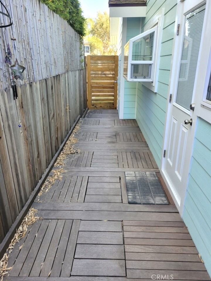 305 Roycroft Ave #305 - Photo 6 of 19