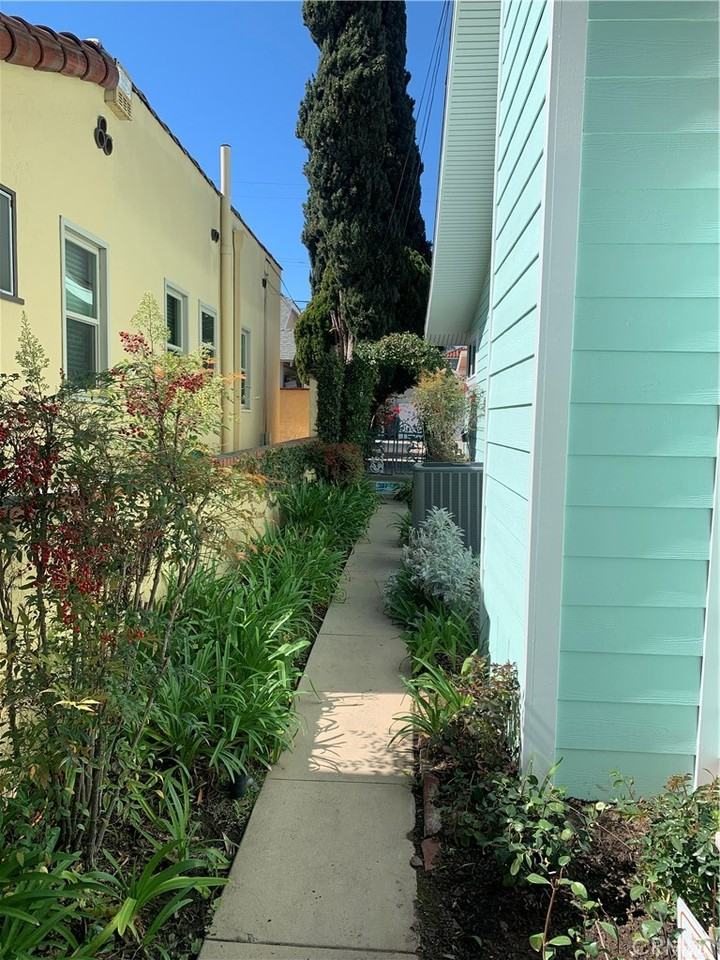 305 Roycroft Ave #305 - Photo 7 of 19