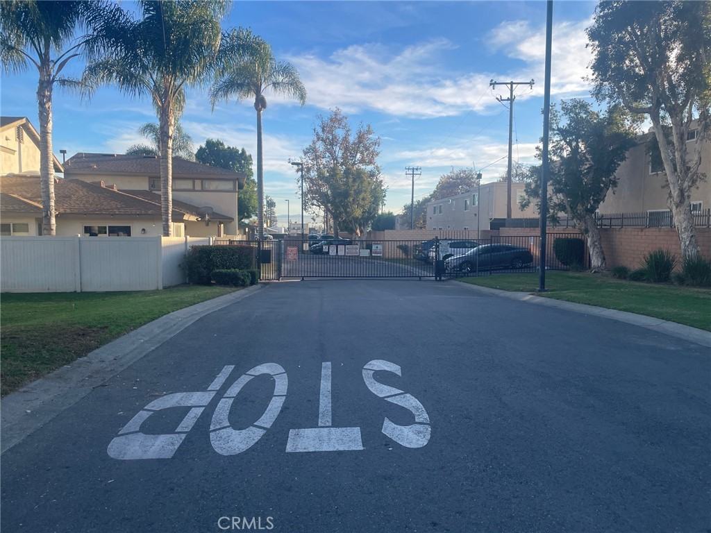 960 Pinyon Ct #960 - Photo 4 of 40