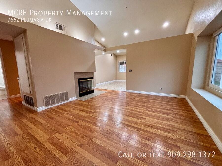 7662 Plumaria Dr - Photo 3 of 21